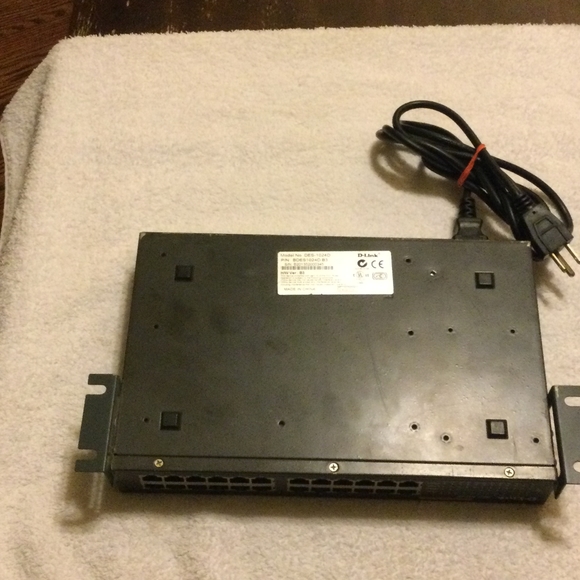 D-Link DGS-1024D 24-Port Gigabit Unmanaged Metal Desktop or Rackmount Switch (DG - Picture 6 of 8